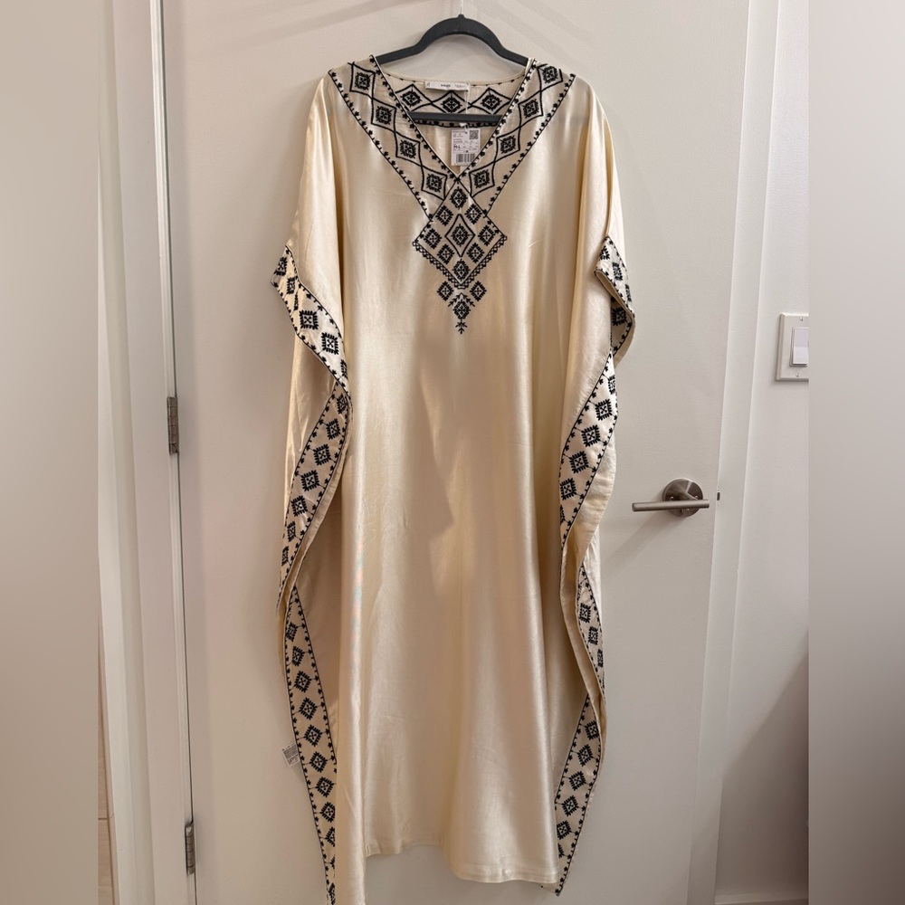 Exclusive Collections Mango Cream and Black Patterned kaftan